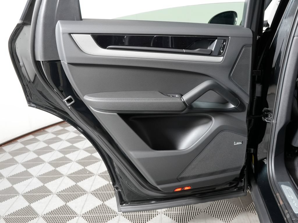 New 2026 Porsche Cayenne Coupe AWD/4WD image 33