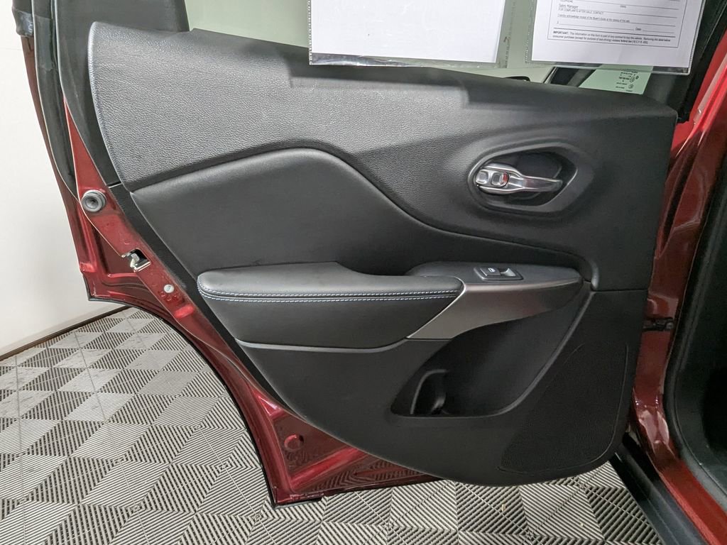 Used 2020 Jeep Cherokee Latitude Plus image 38