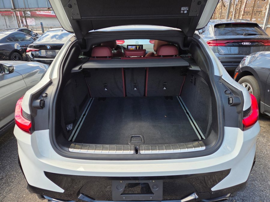 Used 2022 BMW X4 xDrive30i w/ M Sport Package 2 image 16