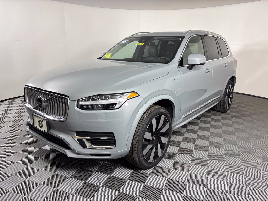 Certified 2025 Volvo XC90 T8 Plus w/ Protection Package AWD/4WD image 3