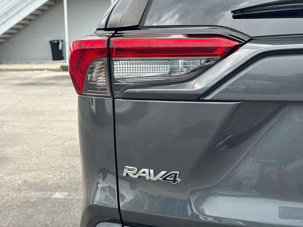 Used 2020 Toyota RAV4 LE FWD image 10