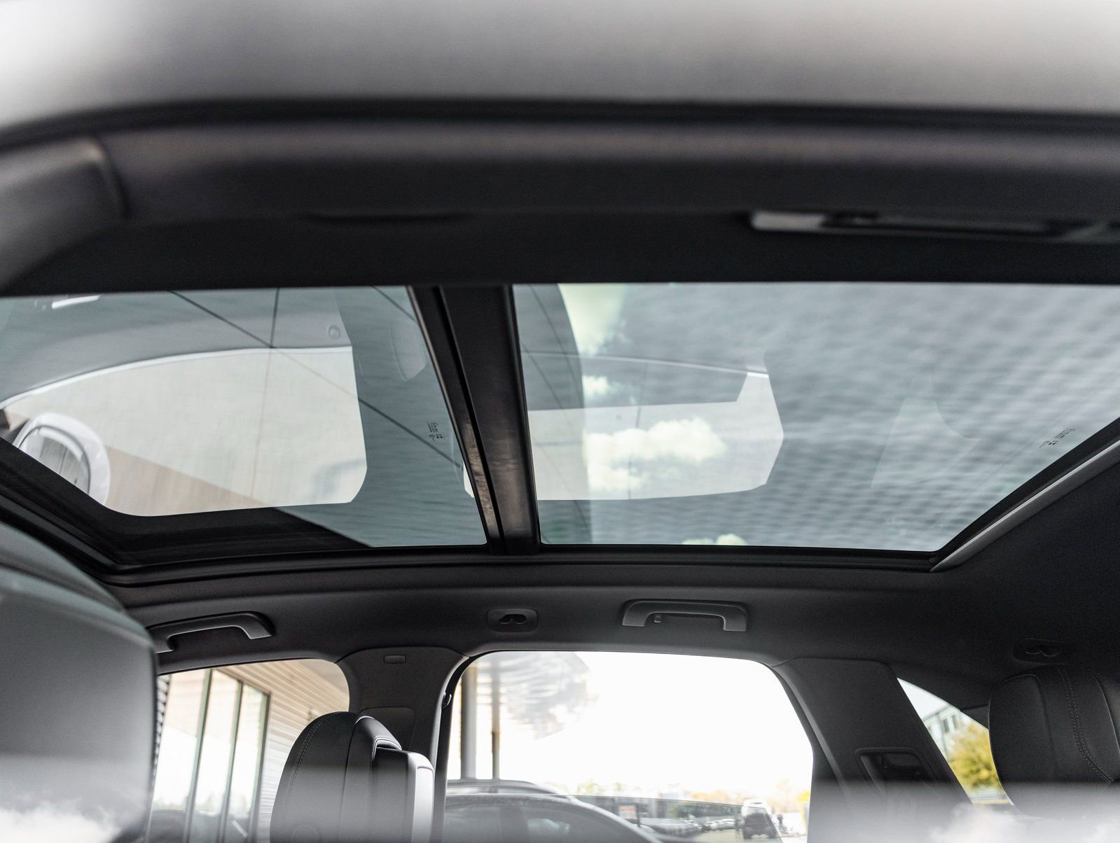 Used 2023 Porsche Cayenne image 25