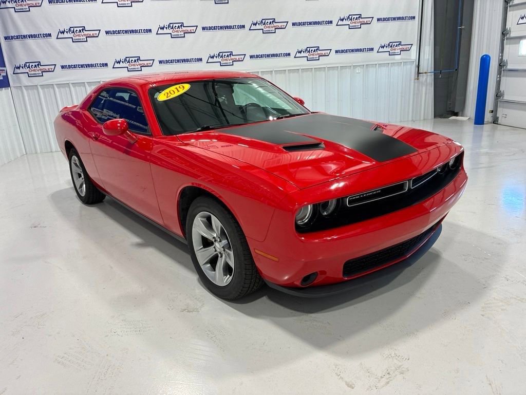 Used 2019 Dodge Challenger SXT RWD image 9