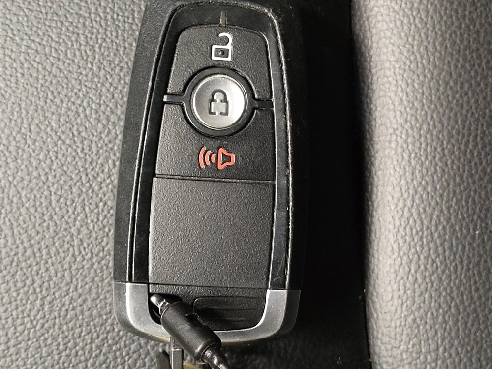 Used 2024 Ford Edge SEL image 32