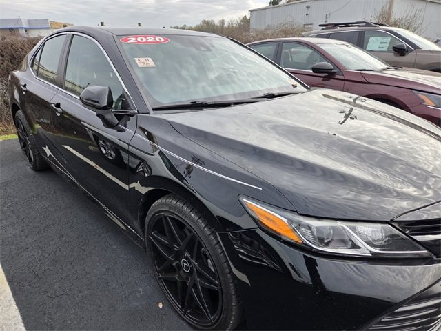 Used 2020 Toyota Camry L image 9