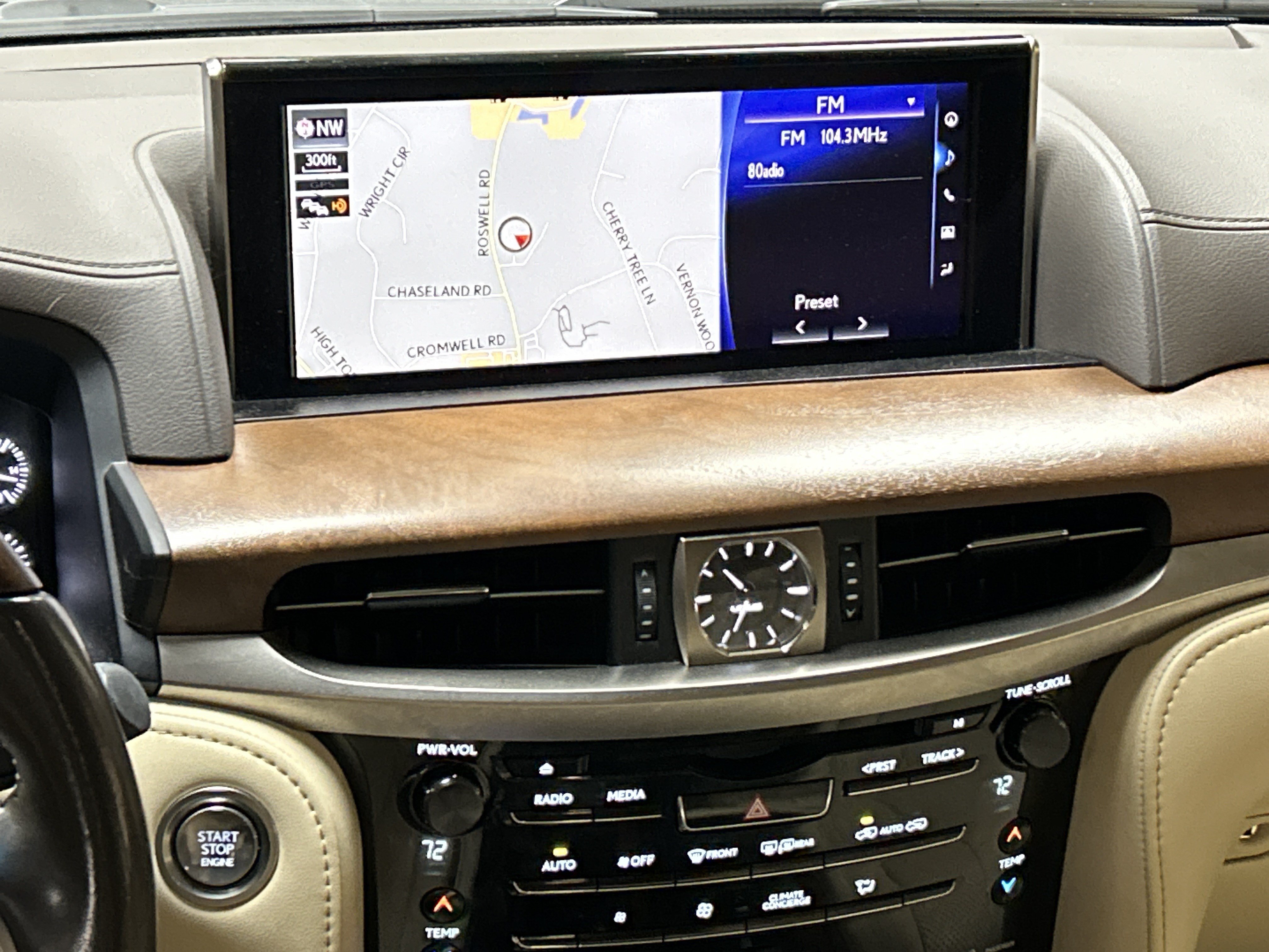 Used 2020 Lexus LX 570 4WD w/ Luxury Package image 31