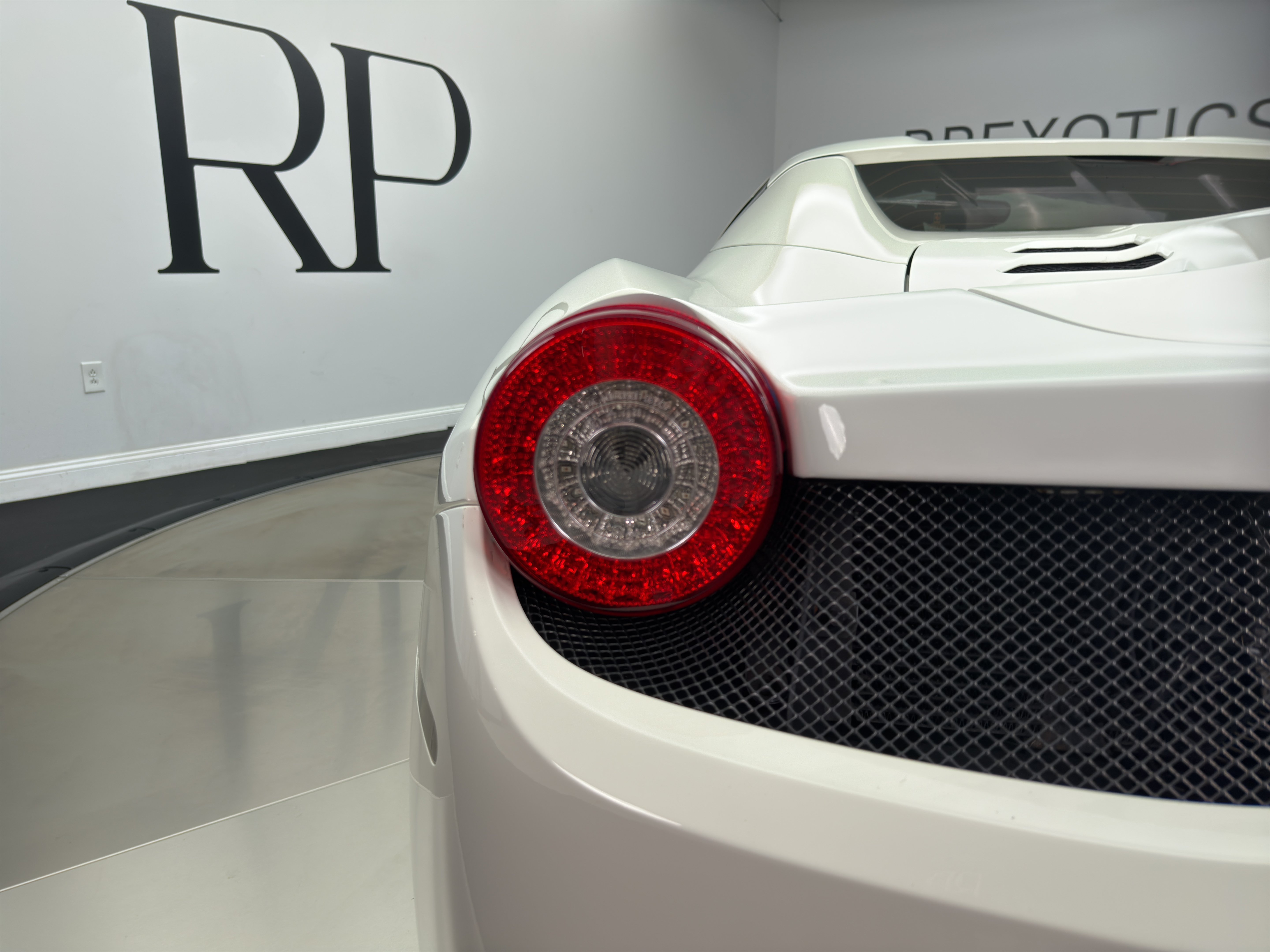 Used 2013 Ferrari 458 Spider RWD image 23
