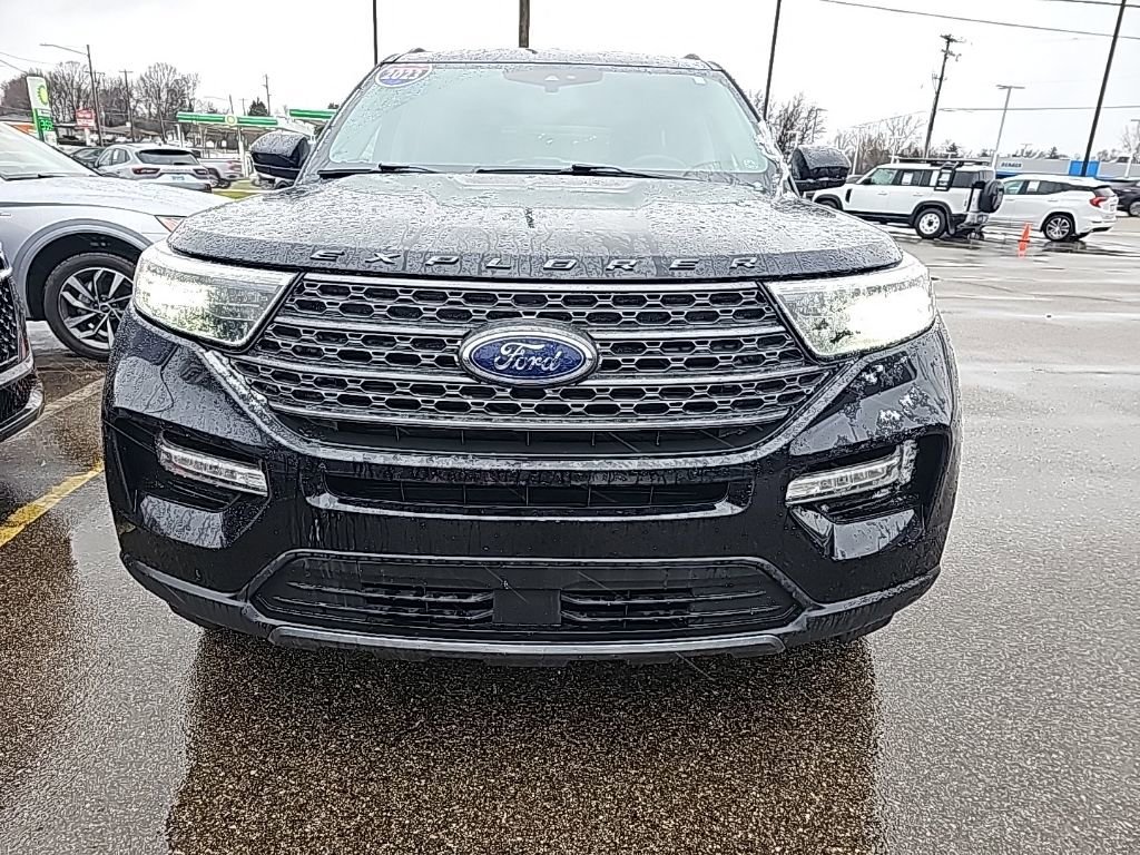 Used 2023 Ford Explorer XLT w/ Equipment Group 202A image 2