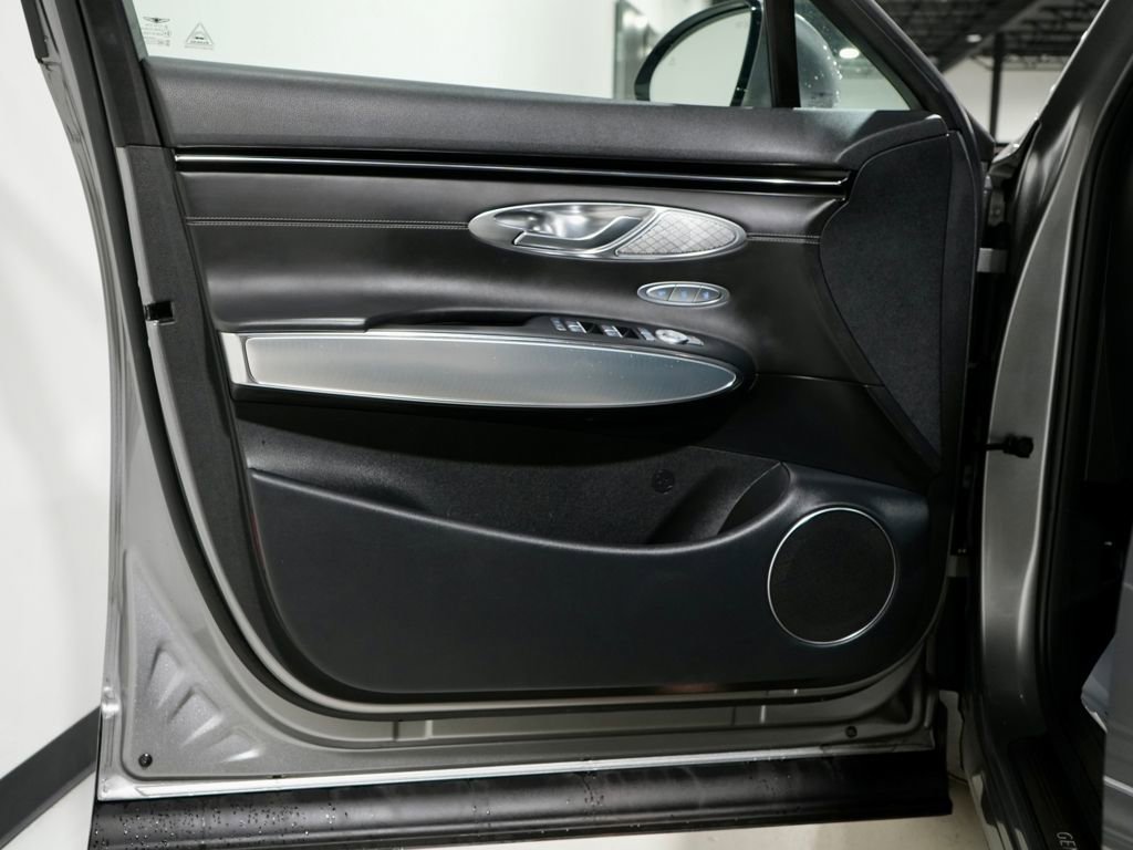 Used 2023 Genesis GV70 2.5T w/ Select Package image 14