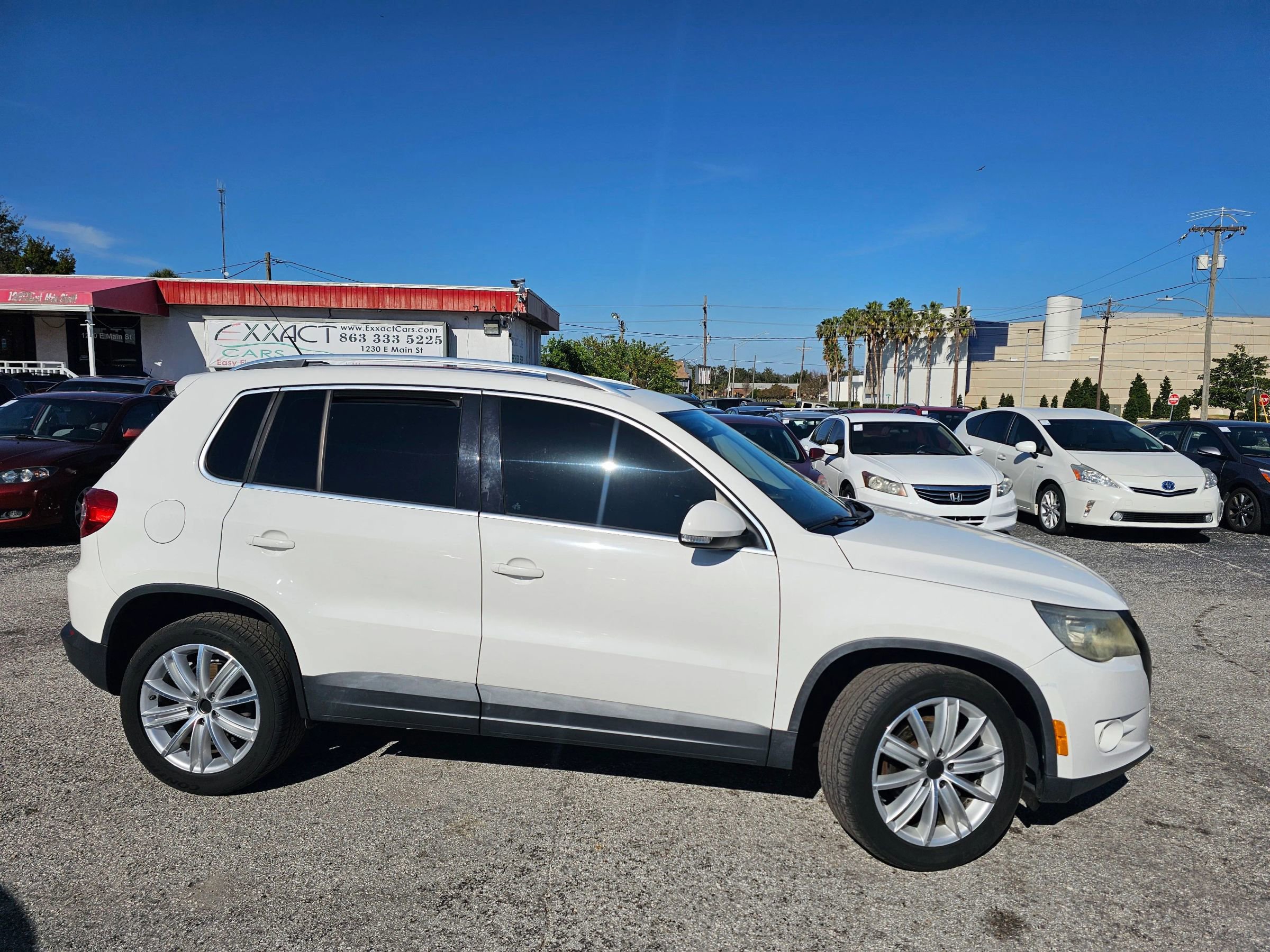 Used 2011 Volkswagen Tiguan SEL image 8