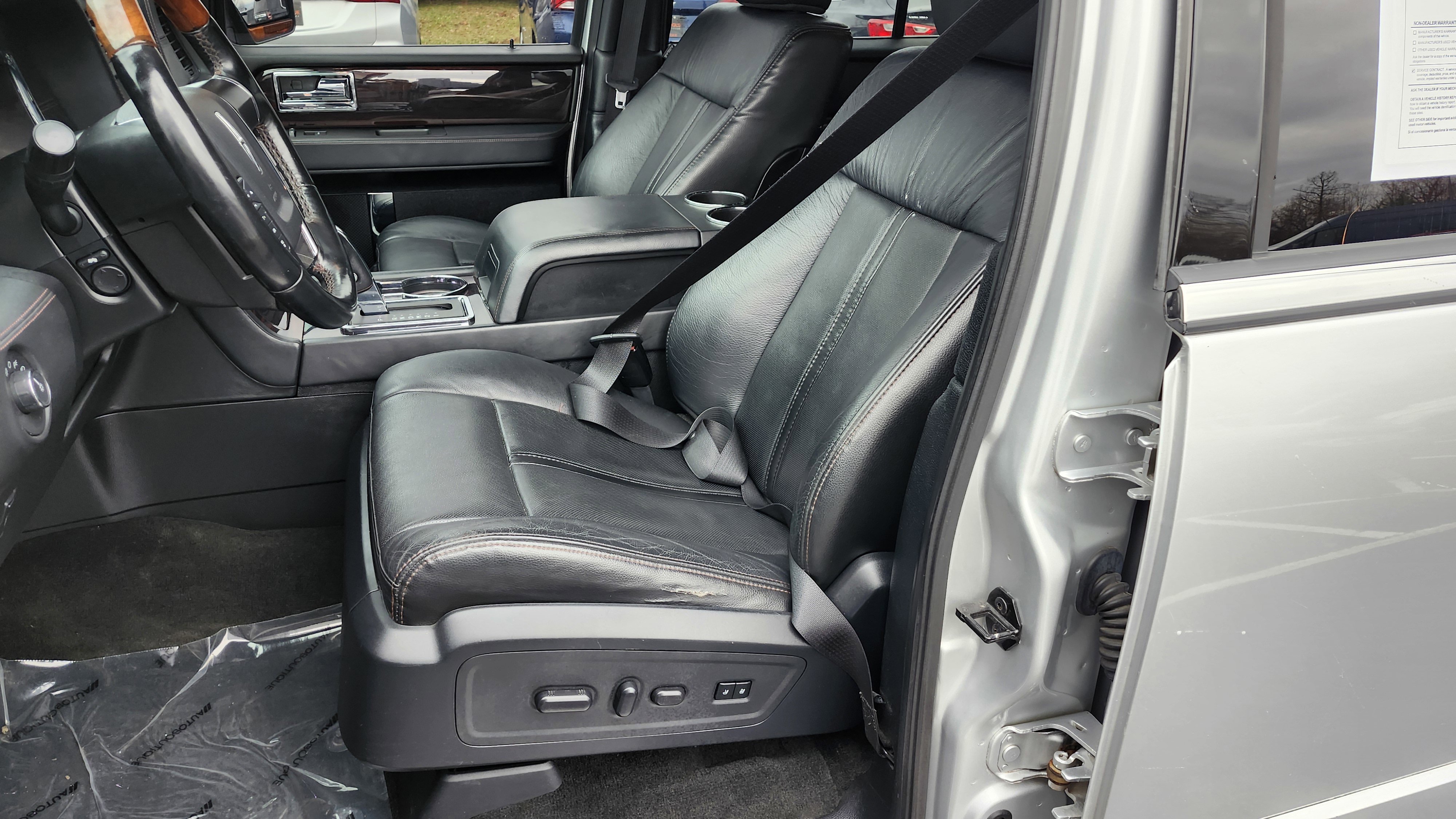 Used 2016 Lincoln Navigator Reserve image 25