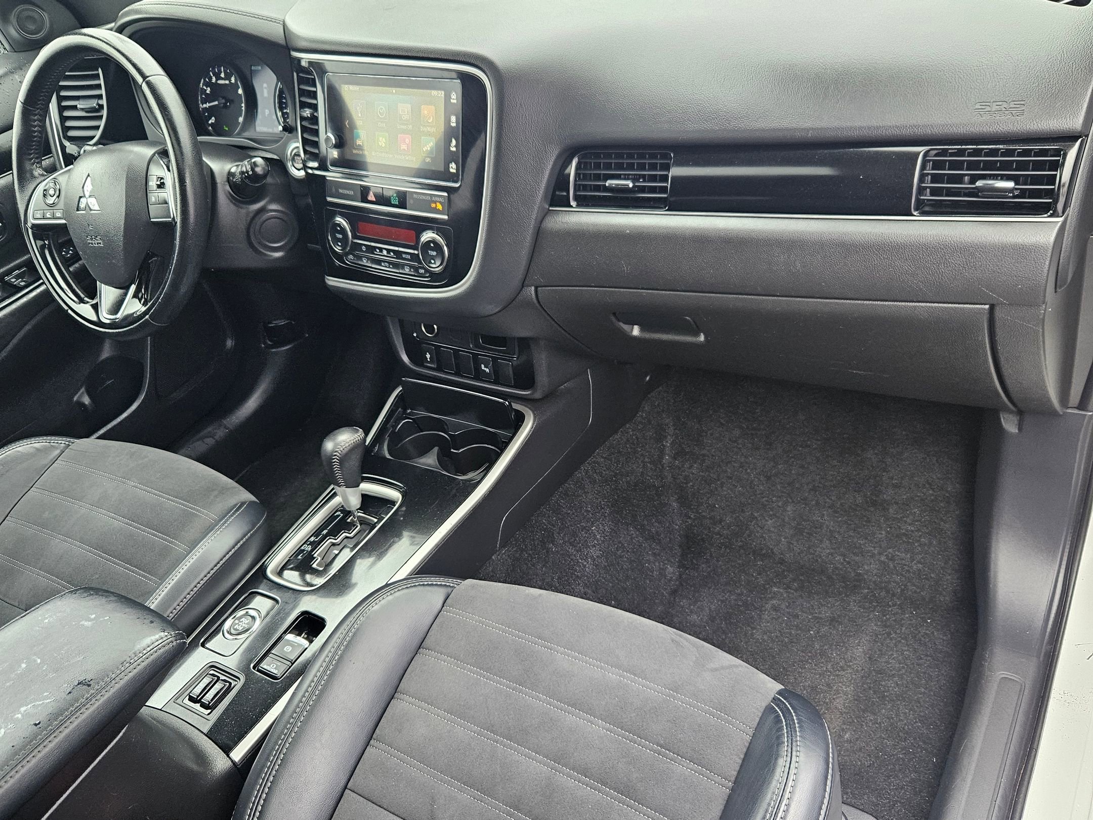 Used 2019 Mitsubishi Outlander SE AWD/4WD image 31