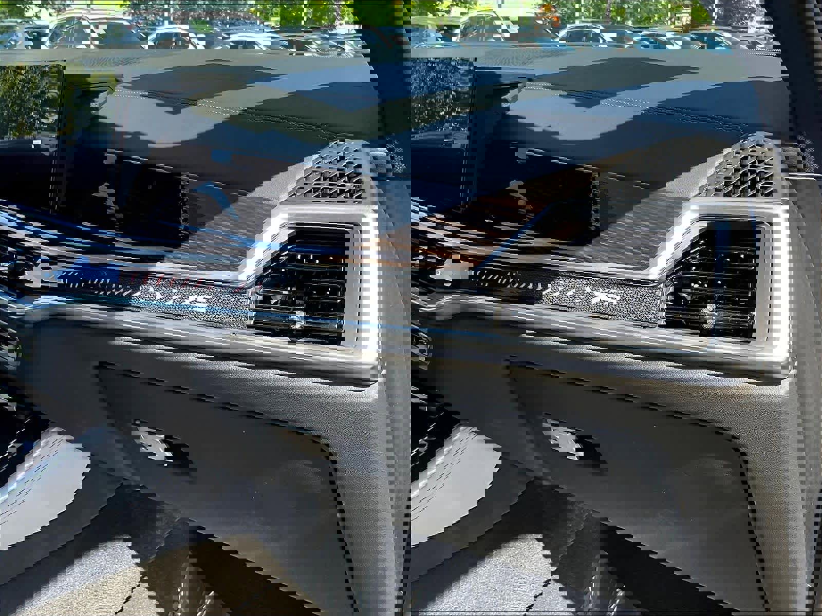 Used 2024 BMW X5 xDrive50e w/ Premium Package image 18