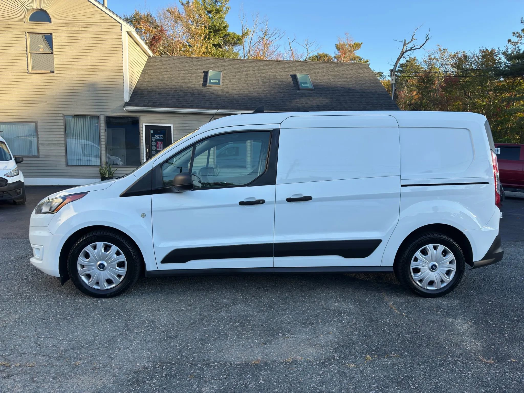 Used 2020 Ford Transit Connect XLT image 4