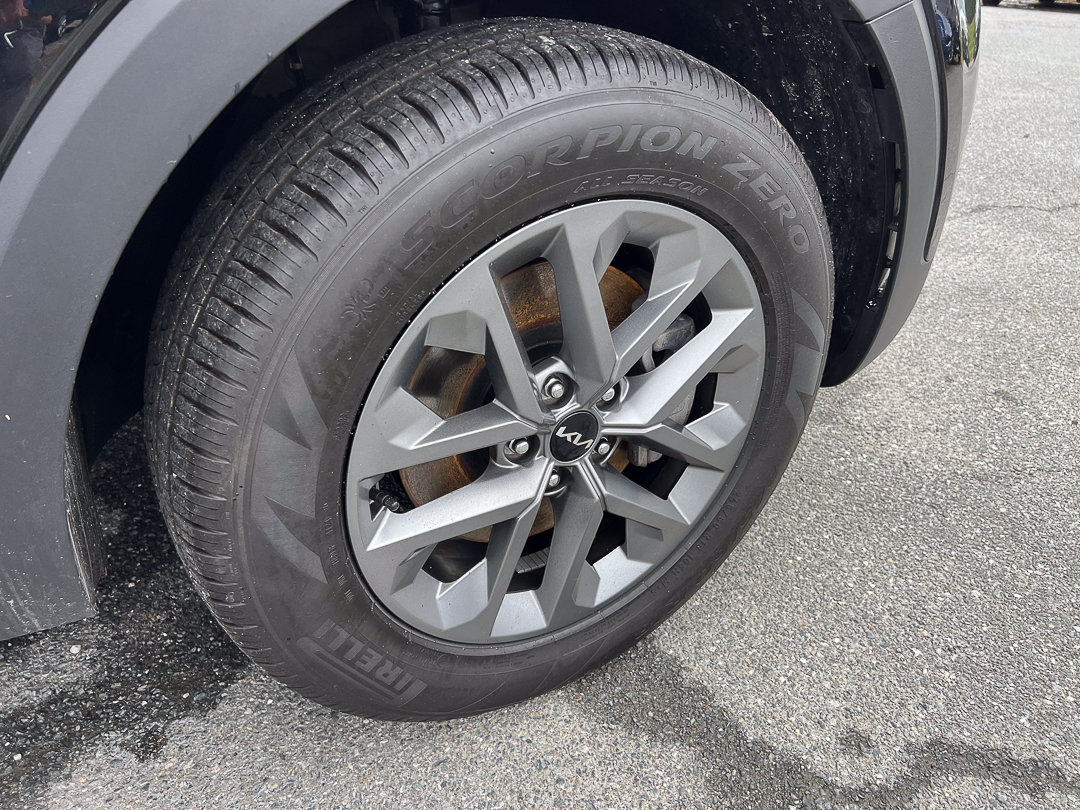 Used 2025 Kia Telluride LX FWD image 12