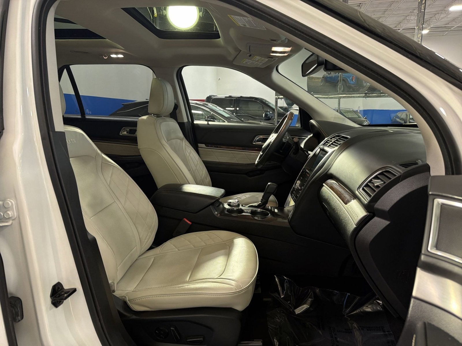 Used 2019 Ford Explorer Platinum AWD/4WD image 36