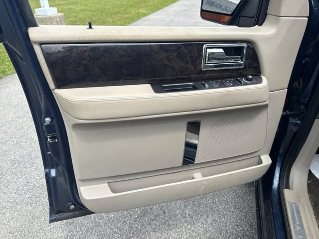 Used 2015 Lincoln Navigator 4WD image 19