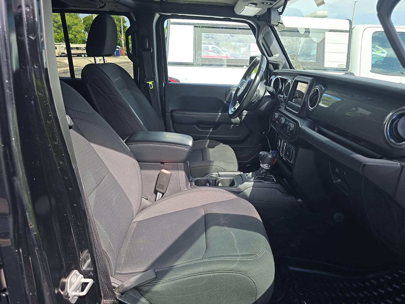 Used 2019 Jeep Wrangler Unlimited Sahara AWD/4WD image 7