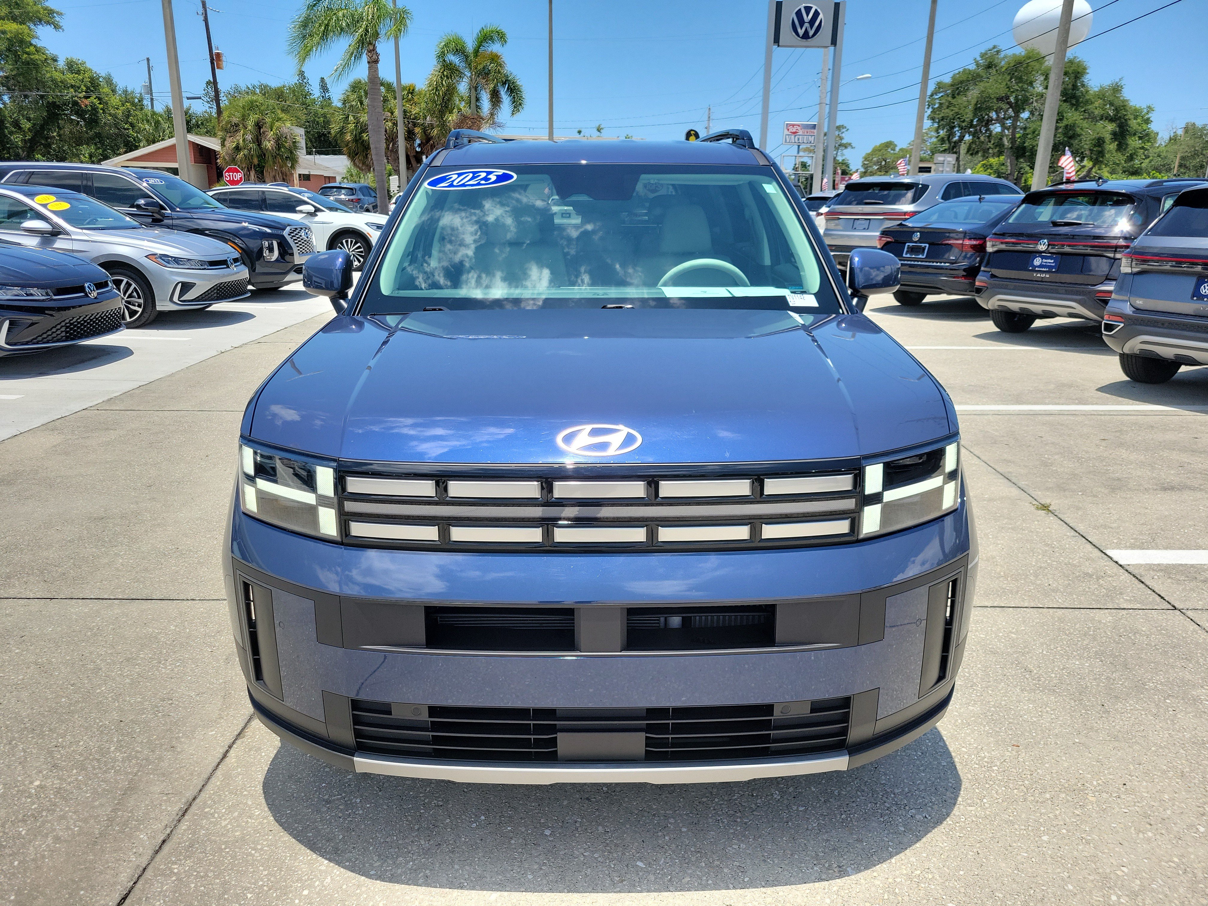 Used 2025 Hyundai Santa Fe SEL FWD image 2