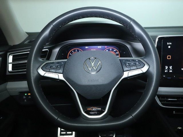 Used 2025 Volkswagen Atlas Peak Edition SE AWD/4WD image 25