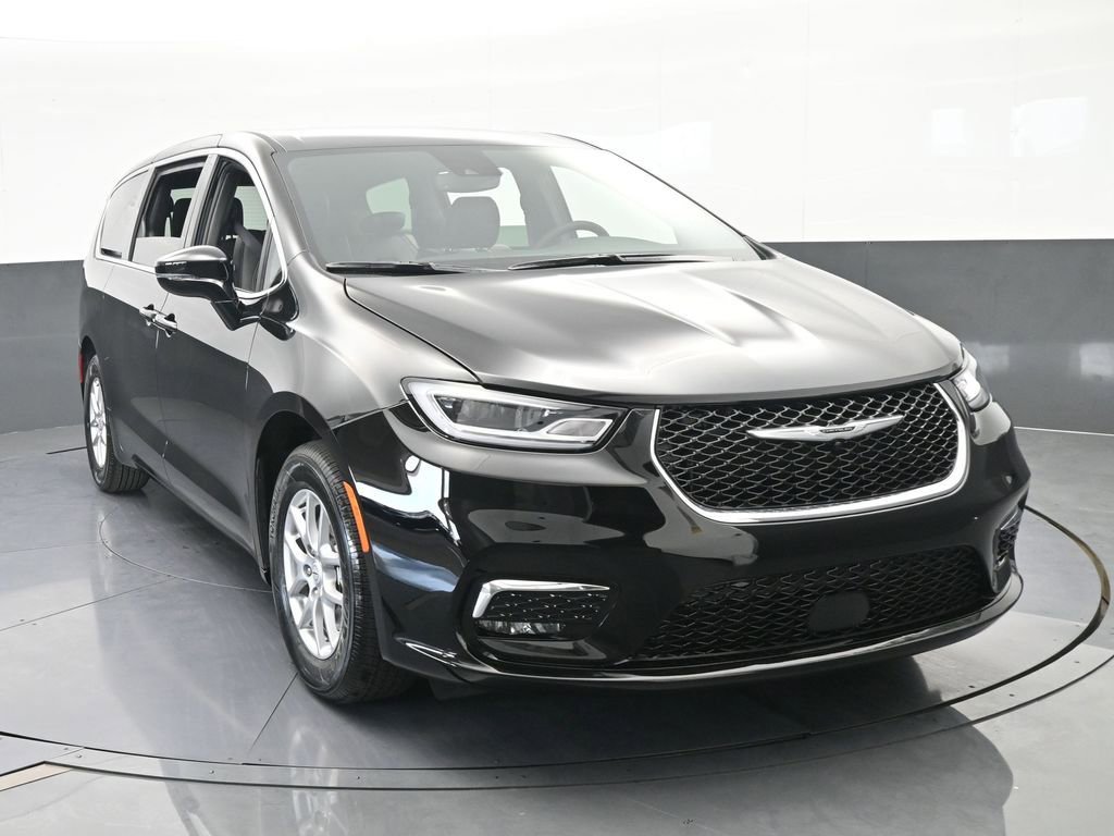 New 2026 Chrysler Pacifica Select image 9