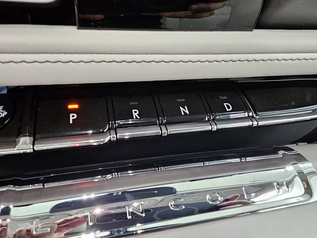 Used 2026 Lincoln Aviator Reserve AWD/4WD image 17