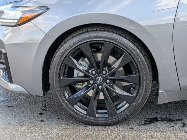 Certified 2023 Nissan Maxima SR w/ Sport Mat Group FWD image 10