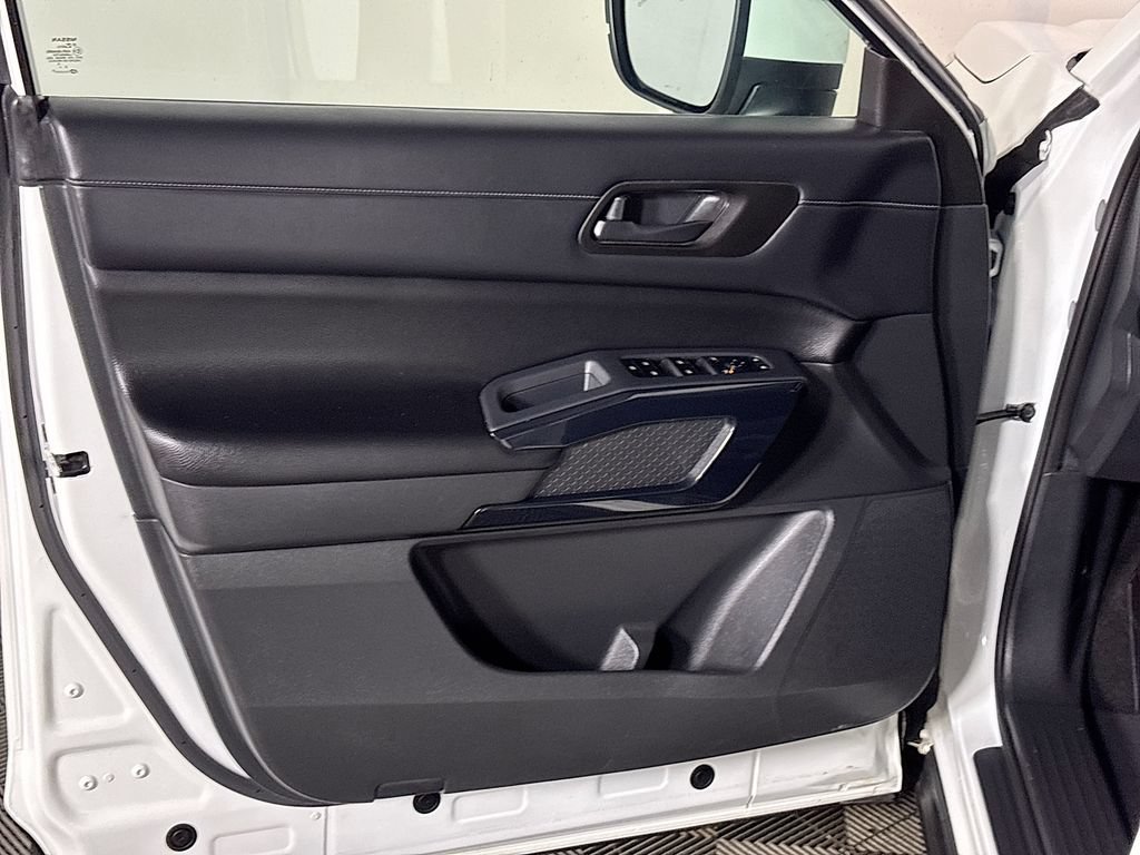 Used 2024 Nissan Pathfinder SV AWD/4WD image 10