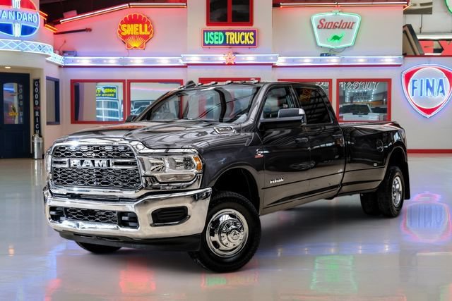 Used 2021 RAM 3500 Tradesman w/ Chrome Appearance Group AWD/4WD image 3