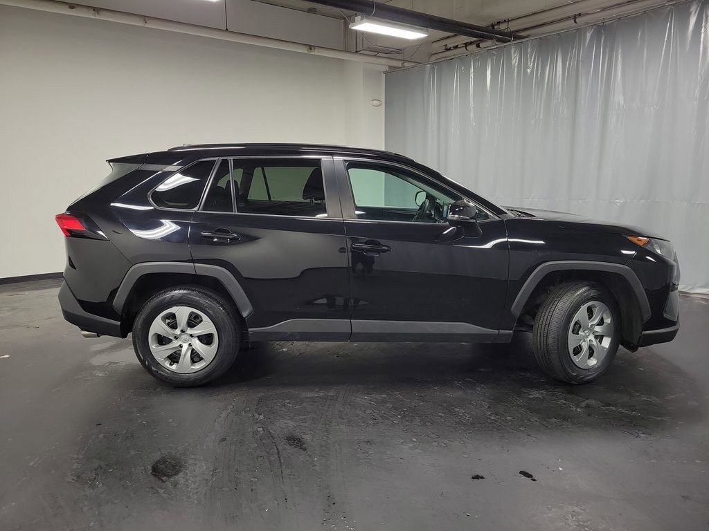 Used 2020 Toyota RAV4 LE image 9
