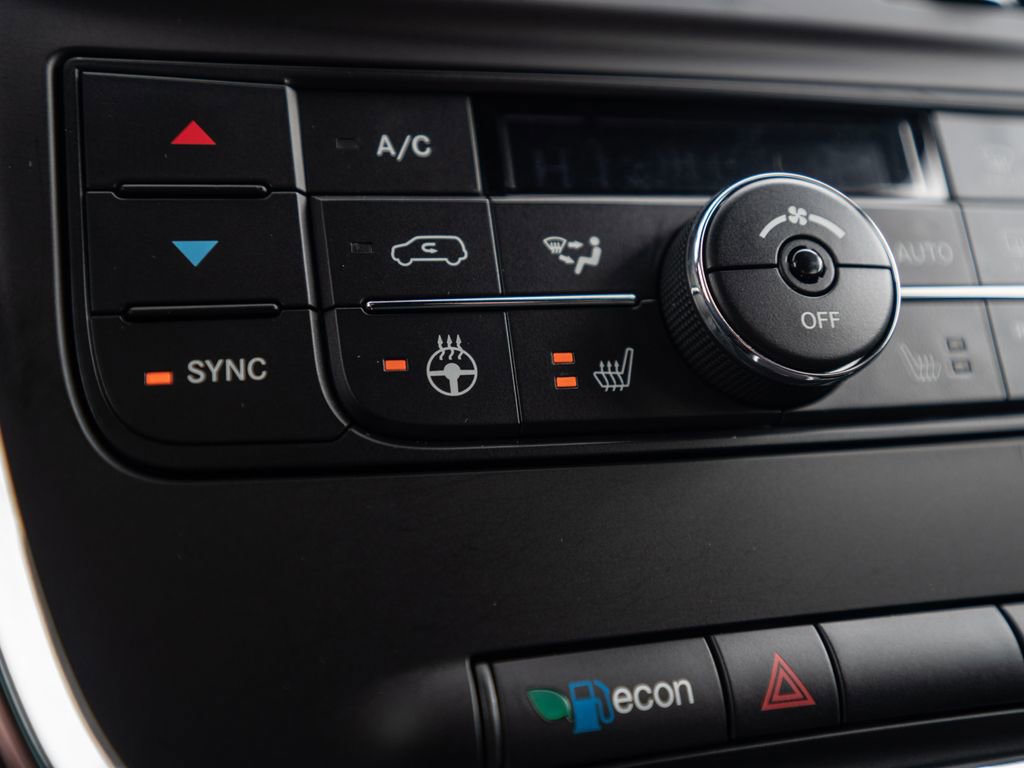 Used 2016 Dodge Grand Caravan SXT image 32