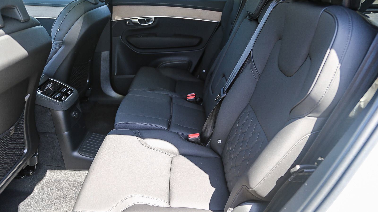 Used 2025 Volvo XC90 T8 Plus w/ Protection Package Premier AWD/4WD image 20