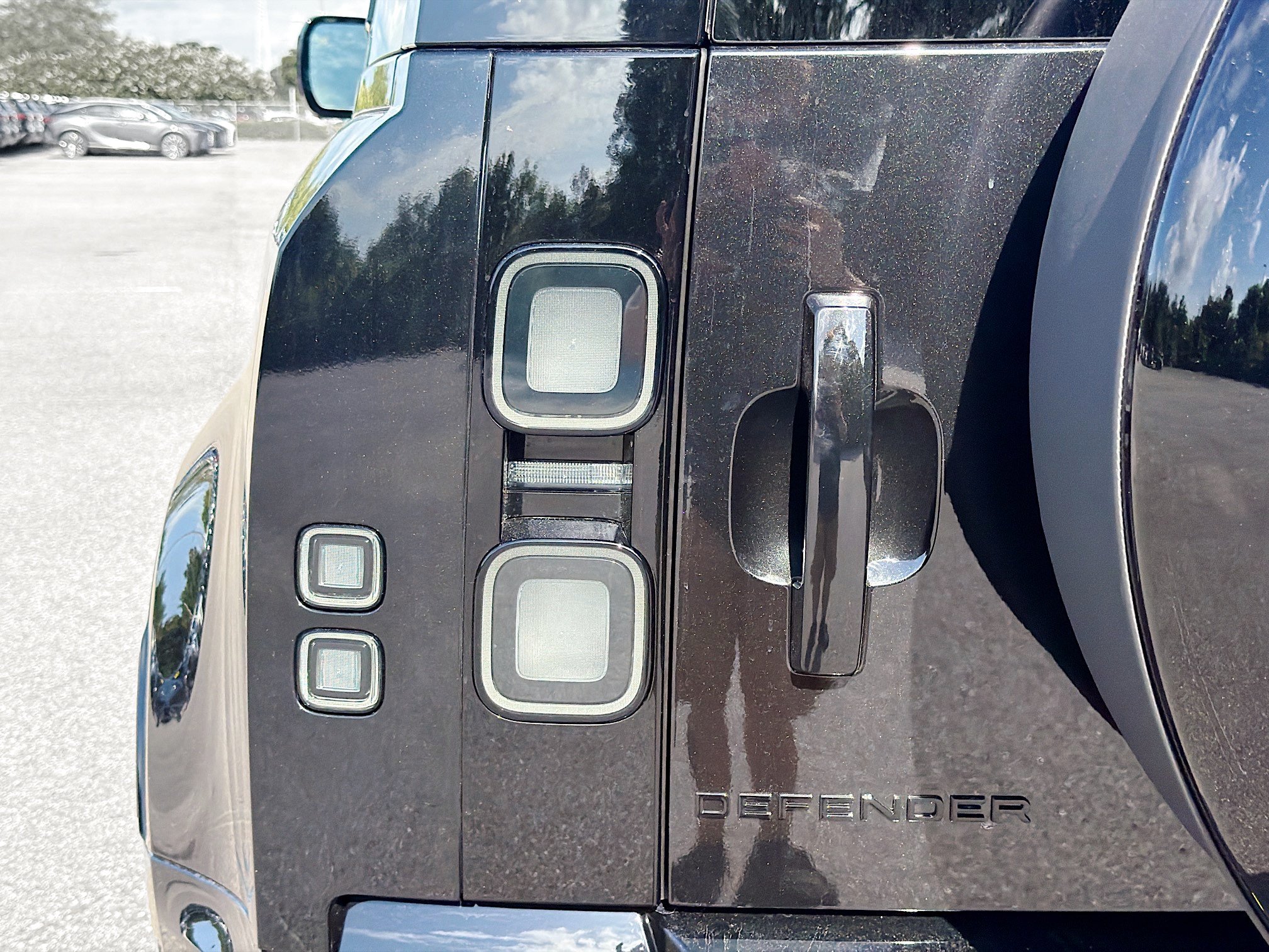 New 2026 Land Rover Defender 110 X-Dynamic SE AWD/4WD image 10