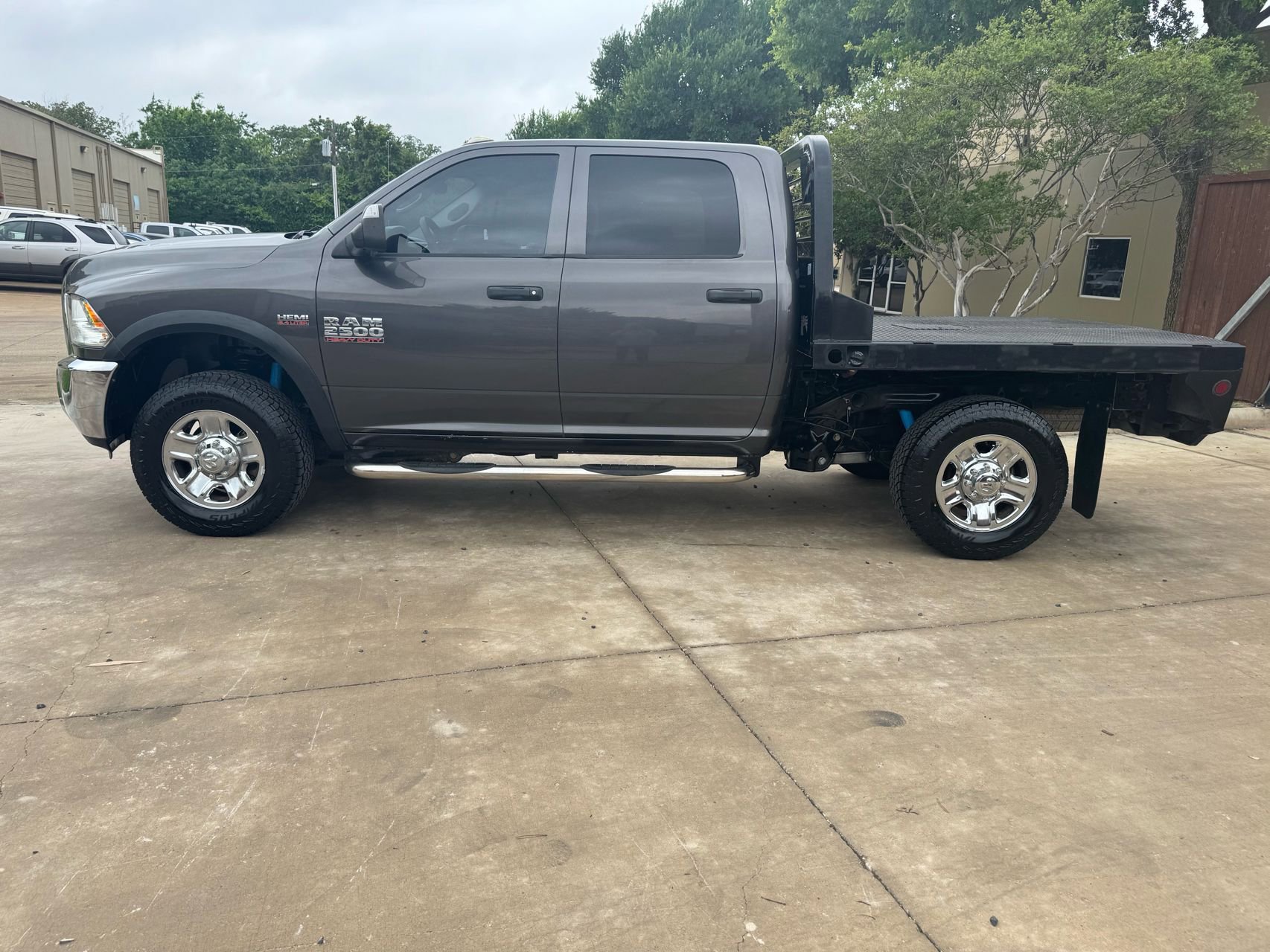 Used 2018 RAM 2500 Tradesman w/ Chrome Appearance Group AWD/4WD image 4