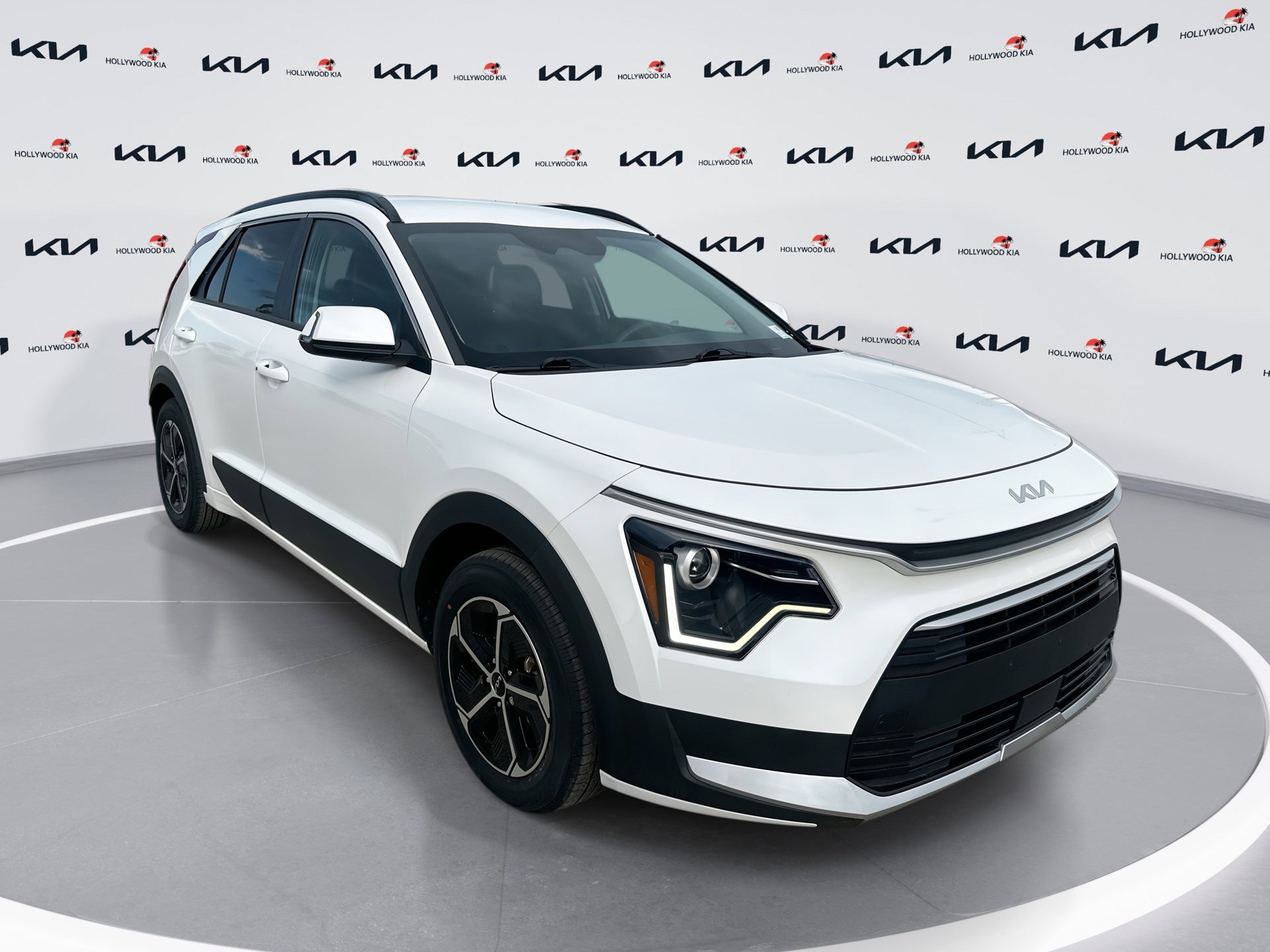 Used 2023 Kia Niro EX image 1