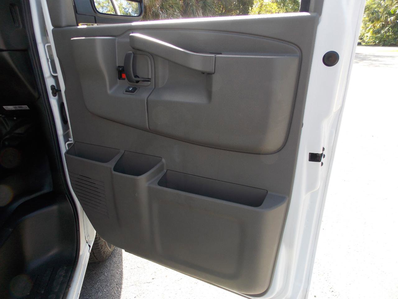 Used 2022 Chevrolet Express 2500 w/ Driver Convenience Package RWD image 18