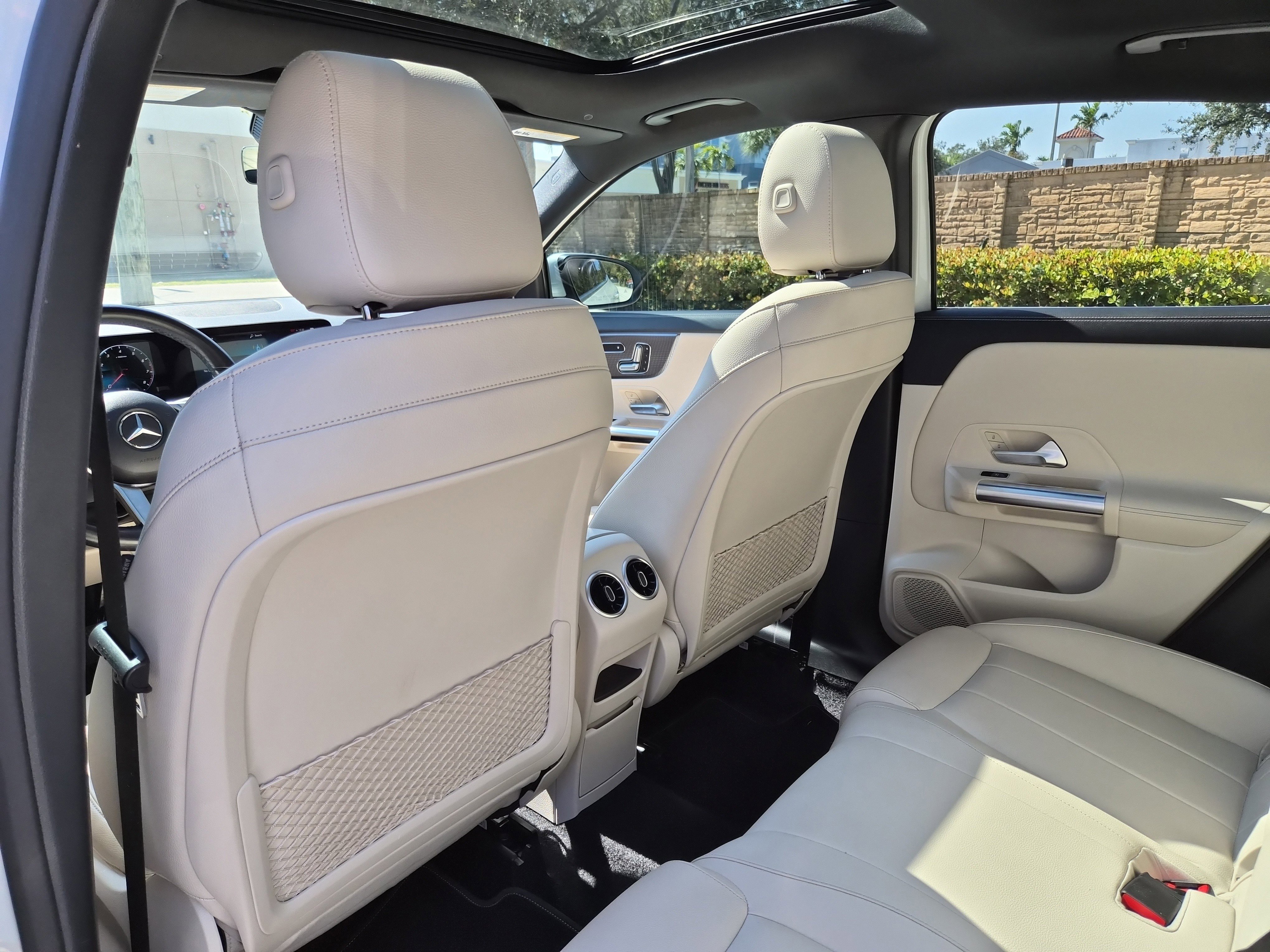 Used 2021 Mercedes-Benz GLA 250 w/ Premium Package image 13