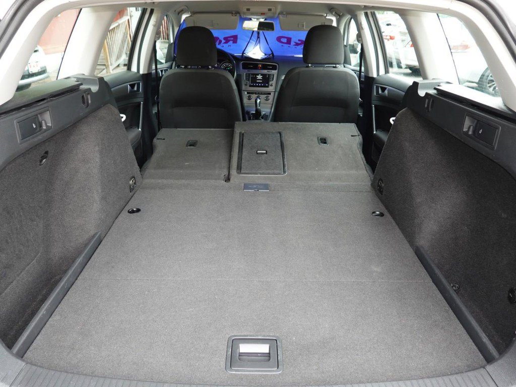 Used 2017 Volkswagen Golf S image 26