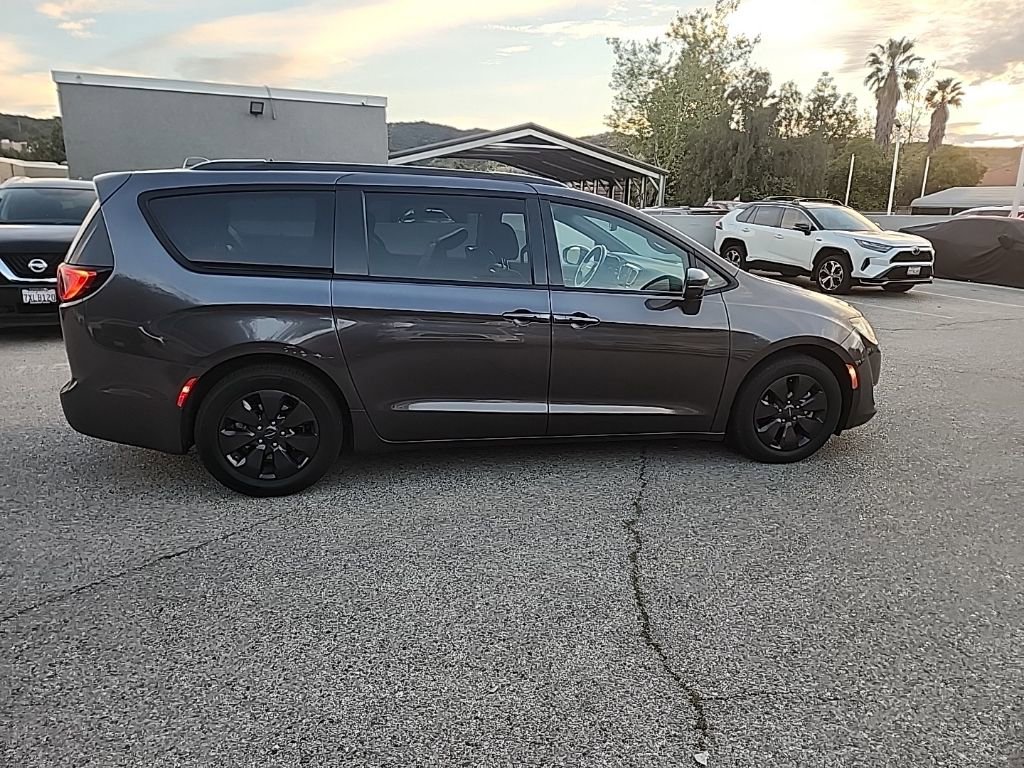 Used 2020 Chrysler Pacifica Limited image 6