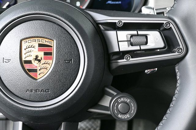 Certified 2026 Porsche Macan AWD/4WD image 11