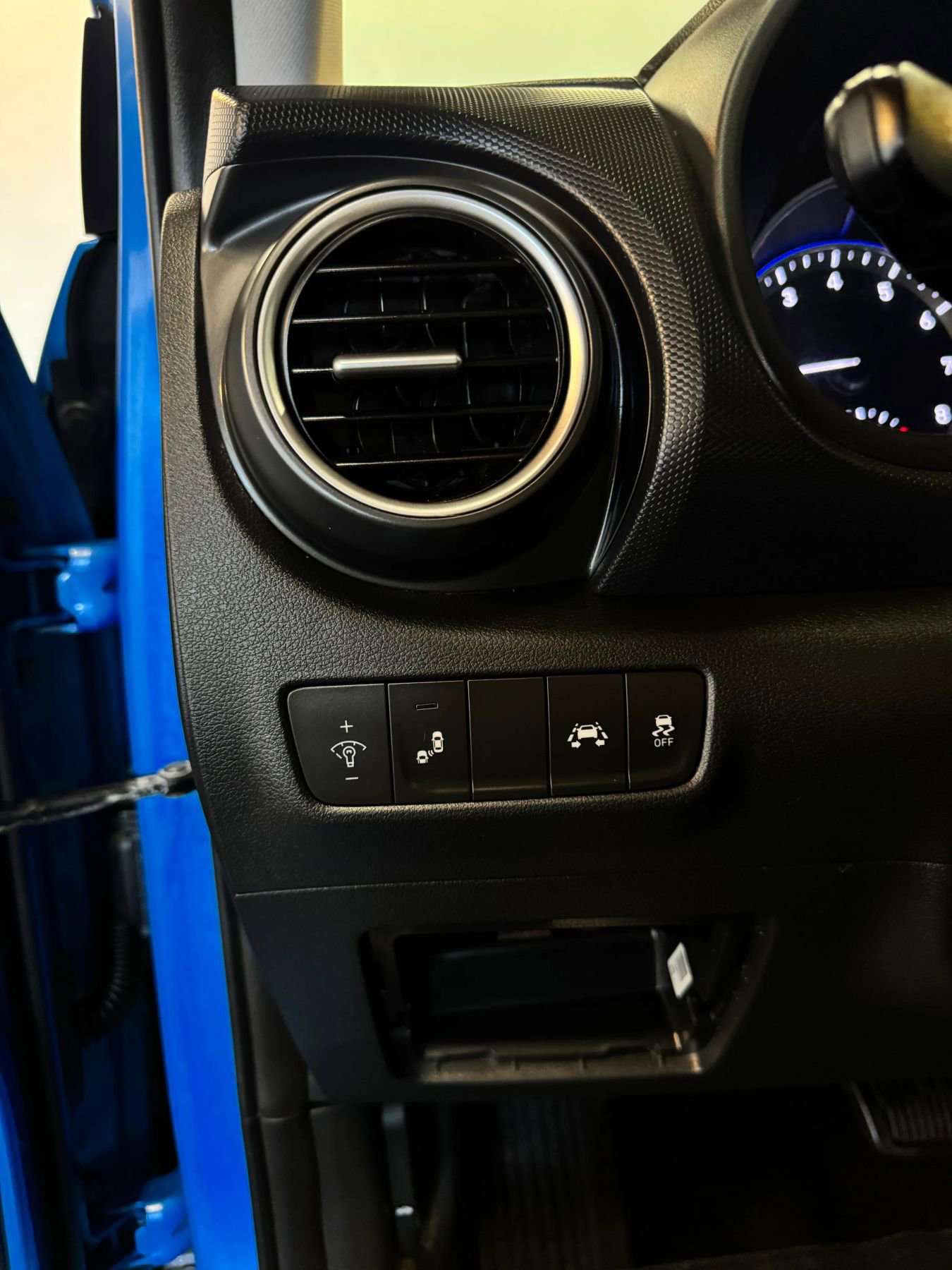 Used 2021 Hyundai Kona SEL Plus AWD/4WD image 15