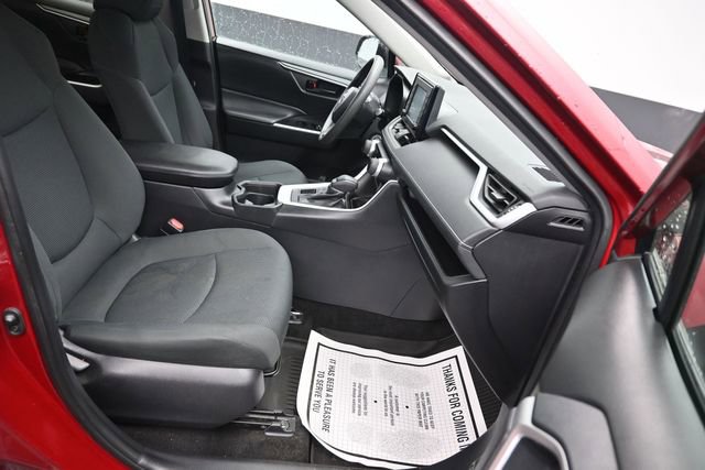 Used 2021 Toyota RAV4 LE AWD/4WD image 8