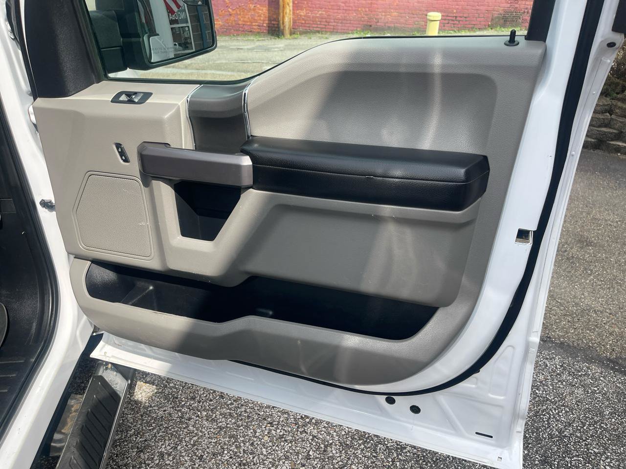 Used 2019 Ford F150 XLT w/ Equipment Group 302A Luxury AWD/4WD image 25