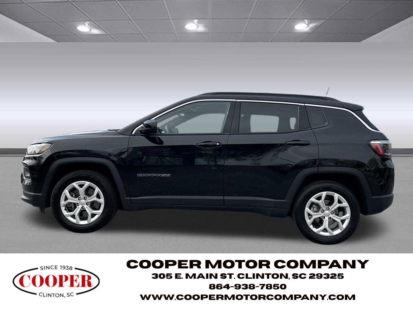 Used 2024 Jeep Compass Latitude image 2