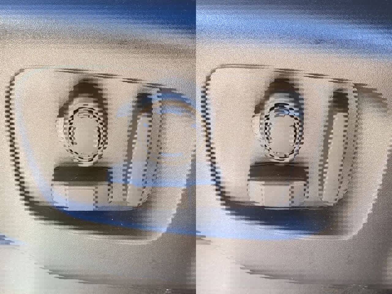 Used 2023 Land Rover Discovery S R-Dynamic image 15