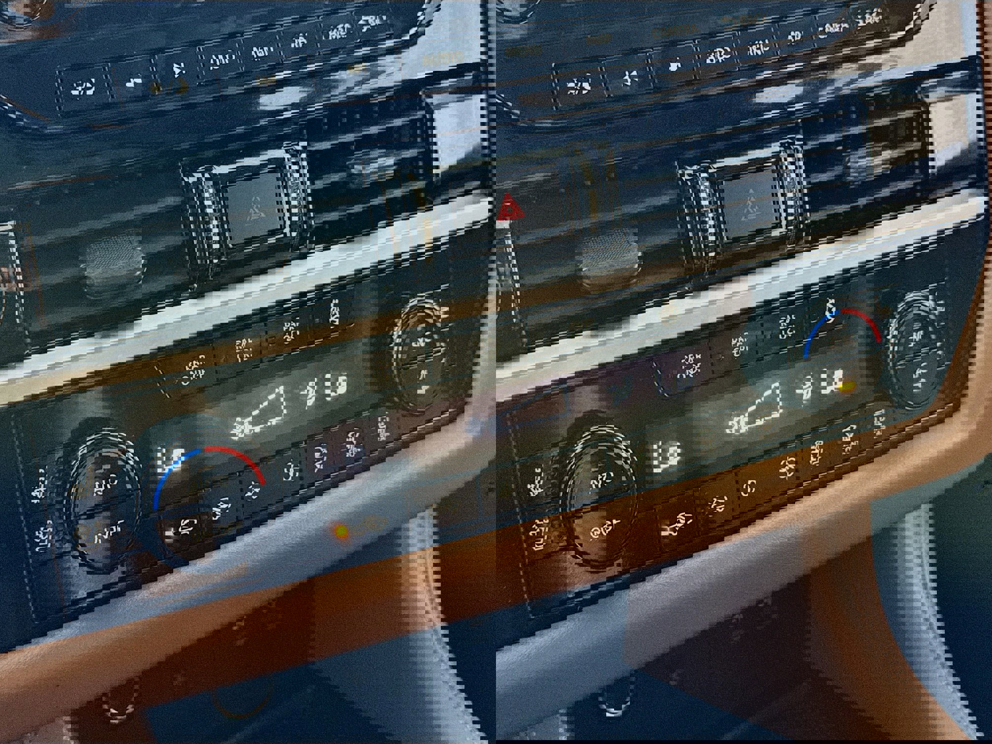 Used 2023 Nissan Pathfinder Platinum image 21