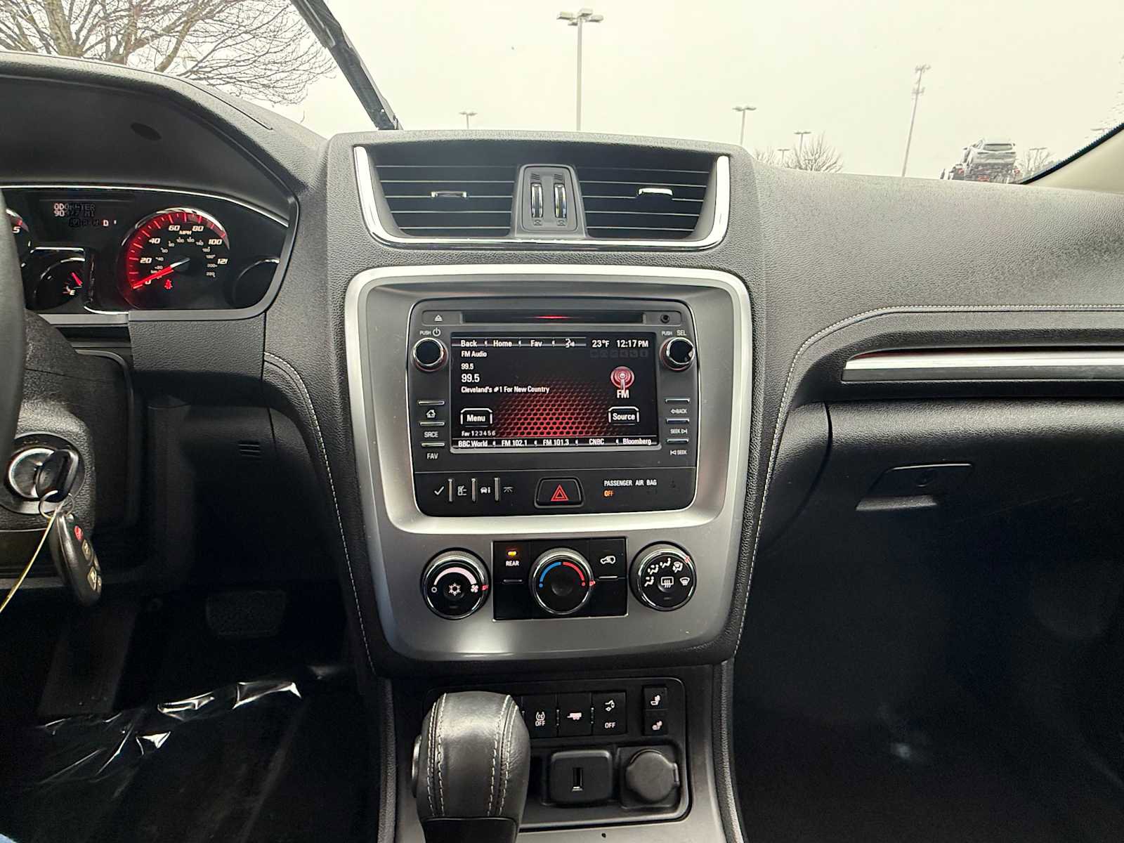 Used 2015 GMC Acadia SLE image 23