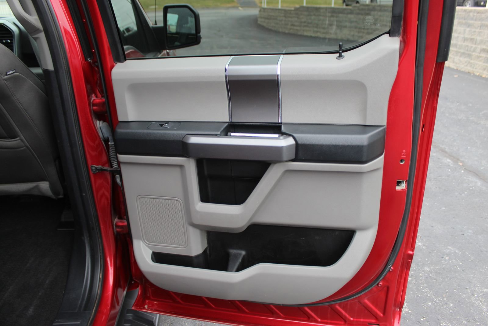 Used 2020 Ford F150 XLT w/ Equipment Group 302A Luxury image 15