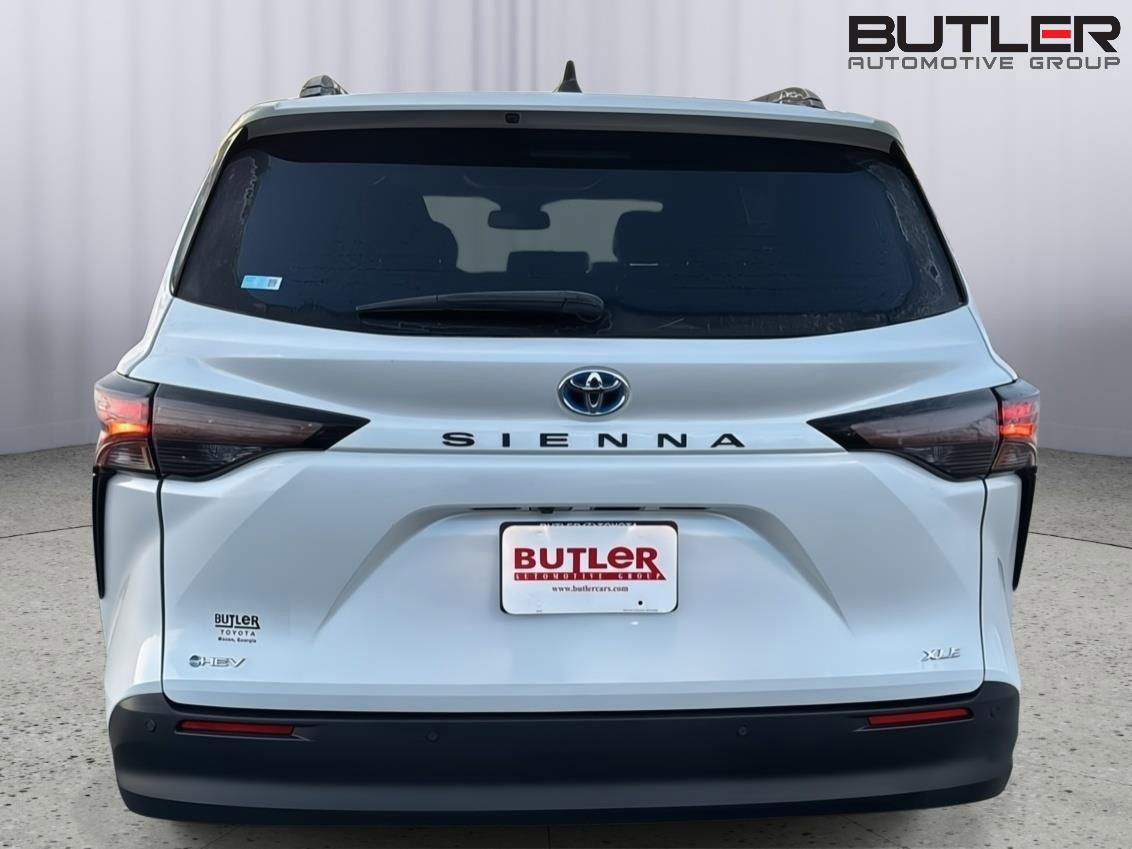 Used 2025 Toyota Sienna XLE w/ XLE Plus Package FWD image 4