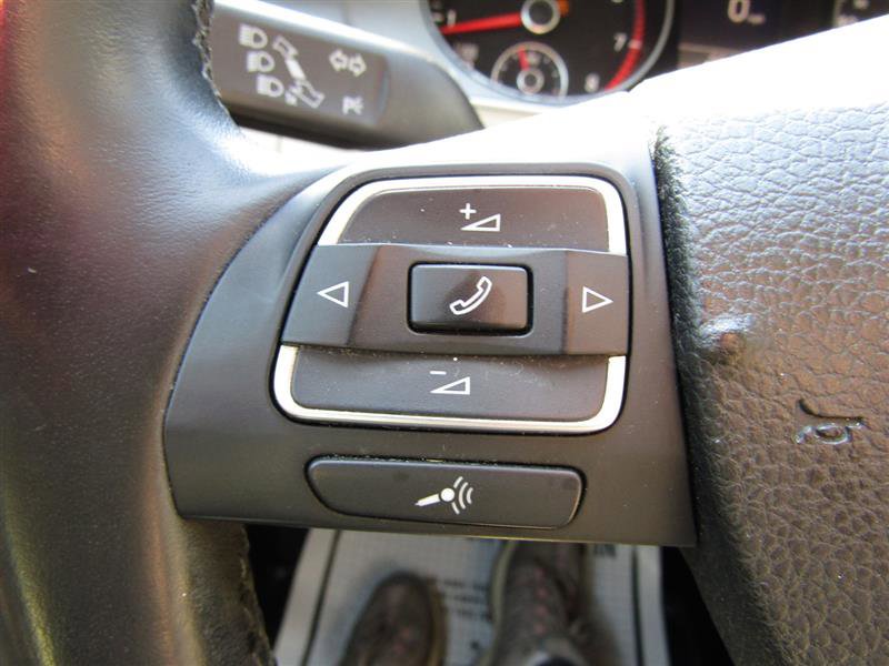 Used 2013 Volkswagen CC Sport image 16